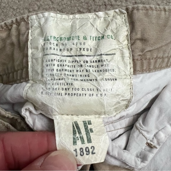 Vintage 1990s Abercrombie & Fitch Paratroop Issue A92 Khaki Tan Cargo Crop Pants - Picture 4 of 13
